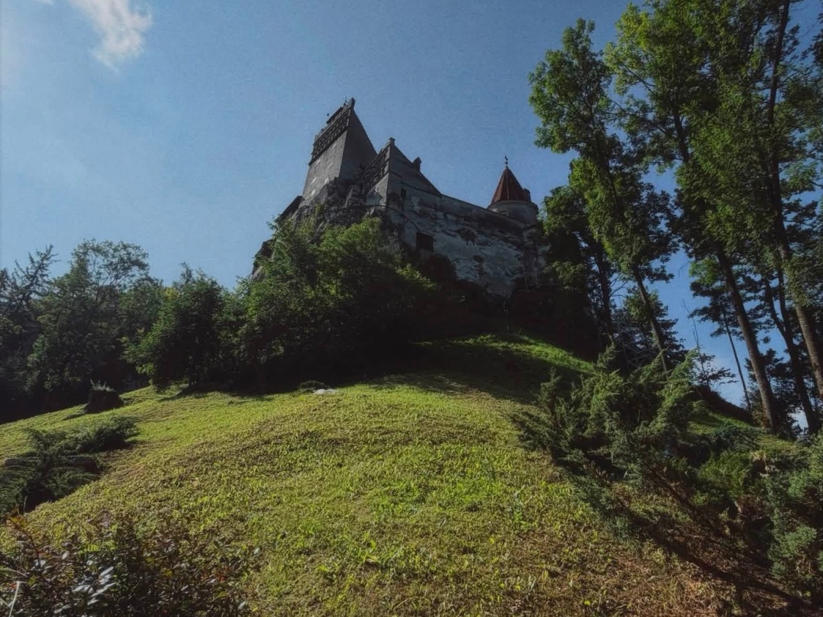 CHASING DRACULA: OUR DAY TRIP TO BRAN CASTLE, BRAŞOV & PELEŞ&nbsp;CASTLE