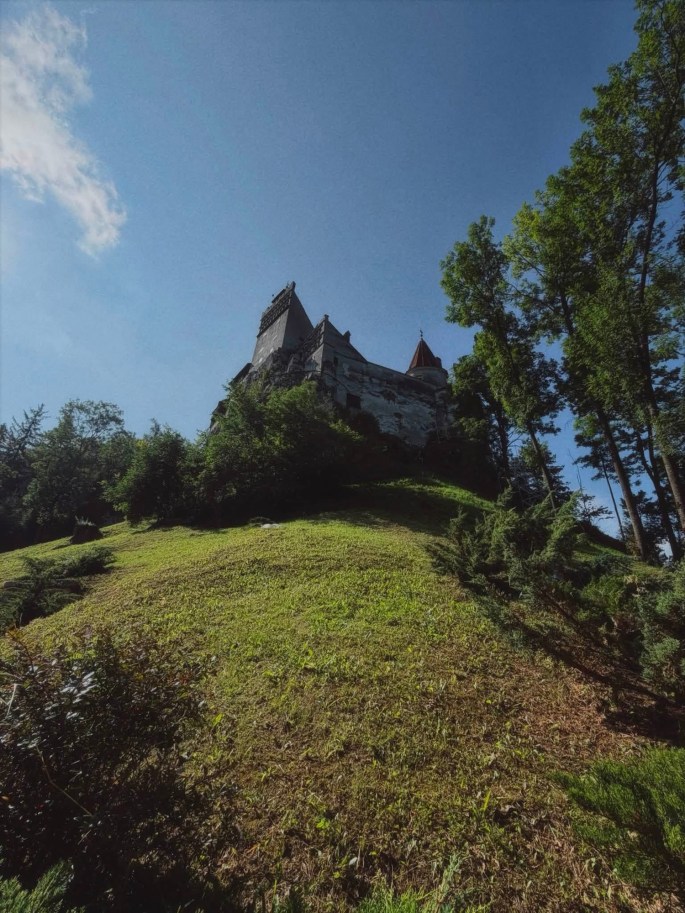 CHASING DRACULA: OUR DAY TRIP TO BRAN CASTLE, BRAŞOV & PELEŞ&nbsp;CASTLE